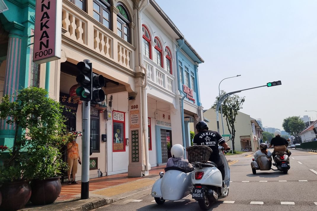 Keliling Singapura Naik Vespa Sespan